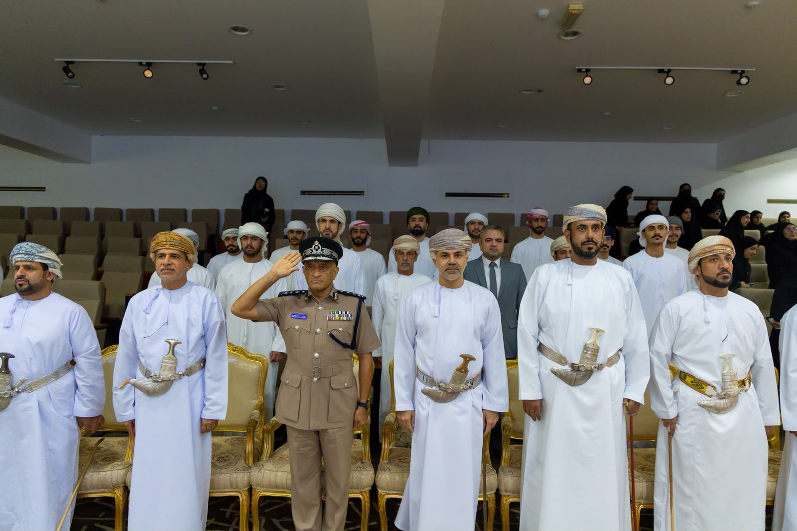محافظة البريمي تحتفي بختام الدفعة الثالثة من مبادرة (إرادة)، وتمكين 75 باحثًا عن عمل