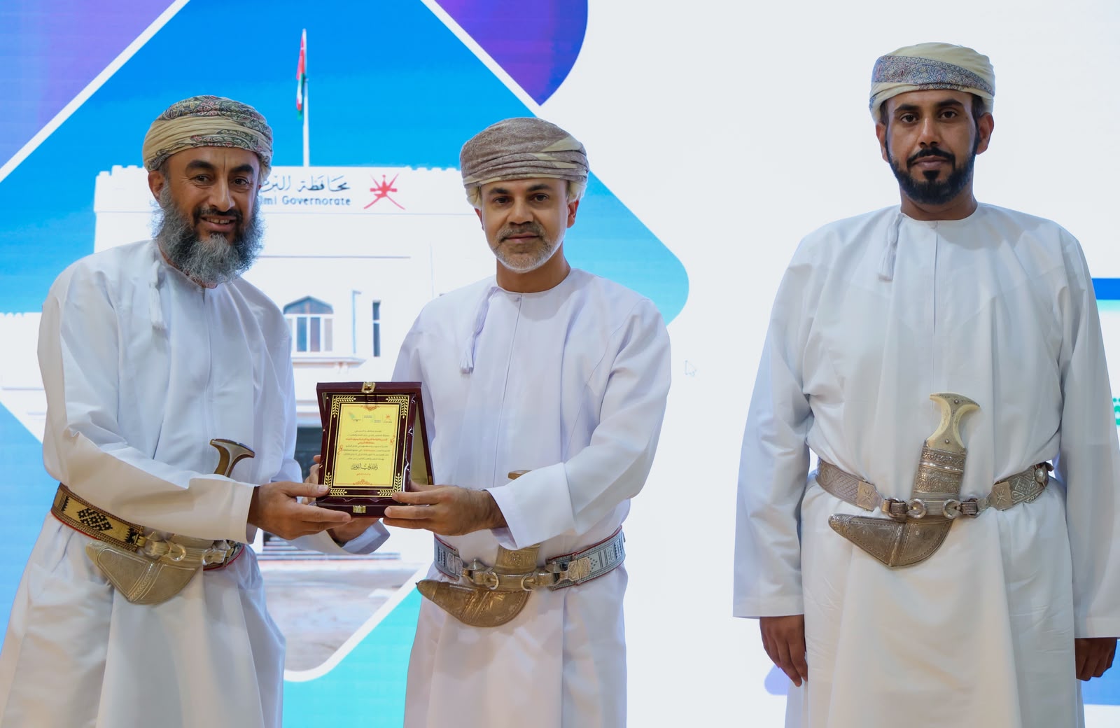 محافظة البريمي تحتفي بختام الدفعة الثالثة من مبادرة (إرادة)، وتمكين 75 باحثًا عن عمل