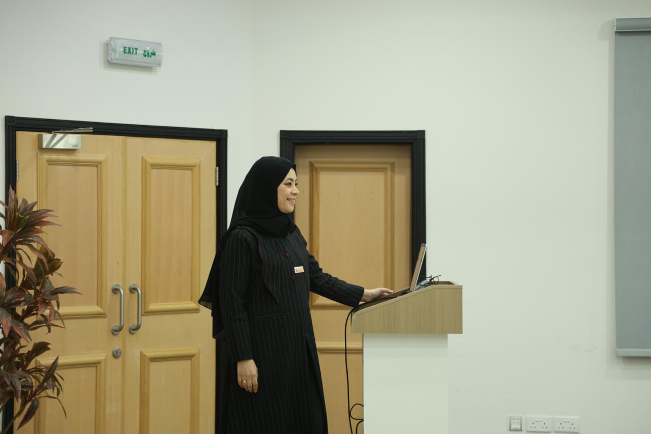 محاضرة توعوية بمحافظة البريمي حول الاتجار بالبشر وأشكاله وسبل مكافحته