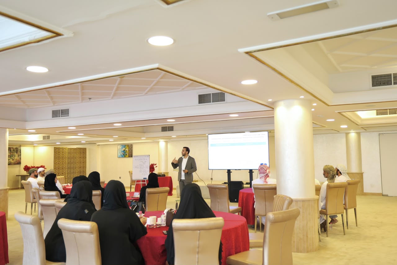 وزارة الإعلام بالتعاون مع محافظة البريمي تعزّز كفاءة الاتصال المؤسسي ببرنامج تدريبي متخصّص